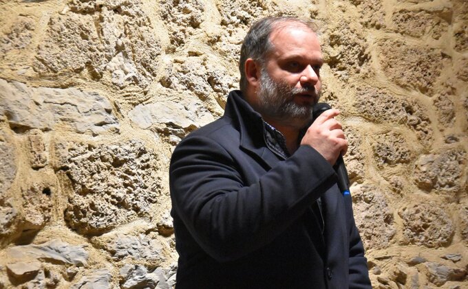 Σημαντική η κοινωνική προσφορά του Artville – Δωρεές  απινιδωτών σε σχολεία και δημοτικές εγκαταστάσεις της Νάουσας